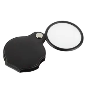 összecsukható nagyító szemből